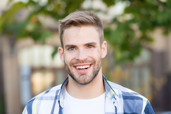 How Cosmetic Dentistry Can Address Stained Teeth