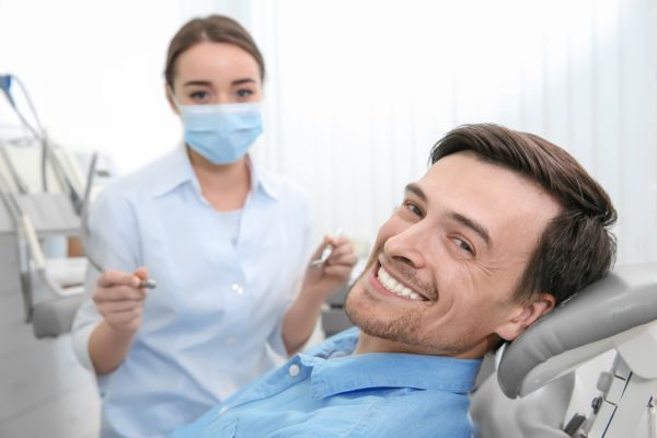 What Should I Expect During A Teeth Whitening Procedure?